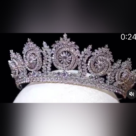 Crown - Picture 1 of 1